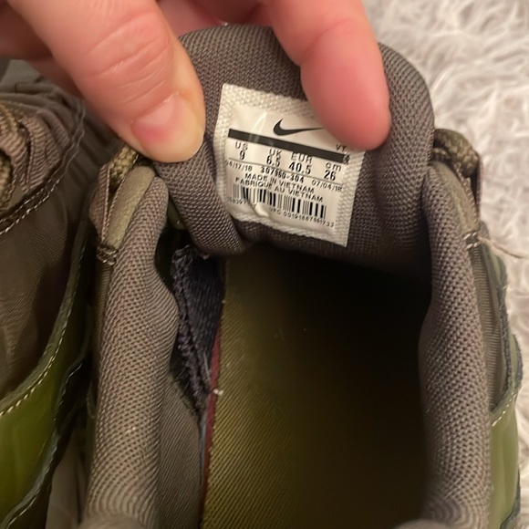 Nike Air Max 95 Green. Size 9 in women’s - Picture 3 of 3